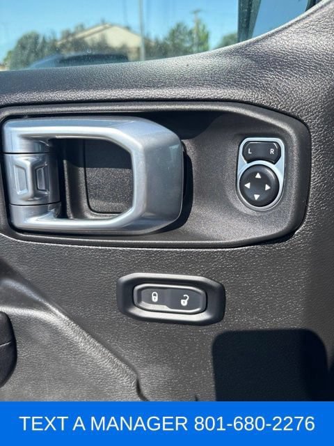 Used 2024 Jeep Wrangler Unlimited Rubicon AWD/4WD image 17