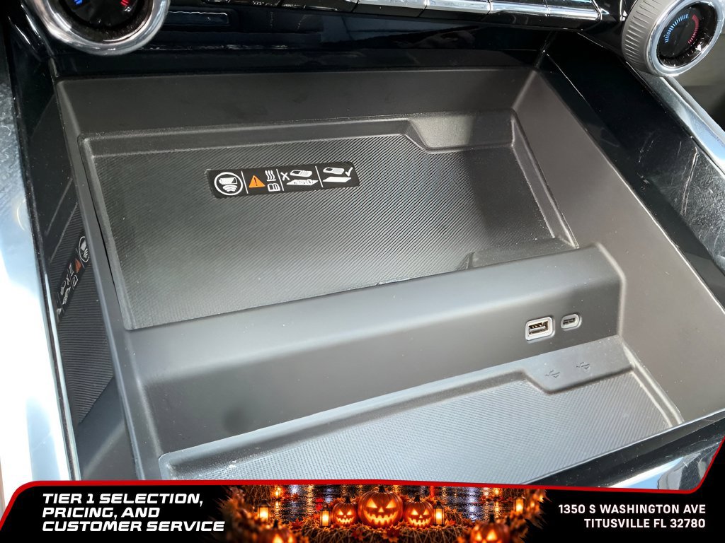 Used 2025 Chevrolet Suburban Premier RWD image 34