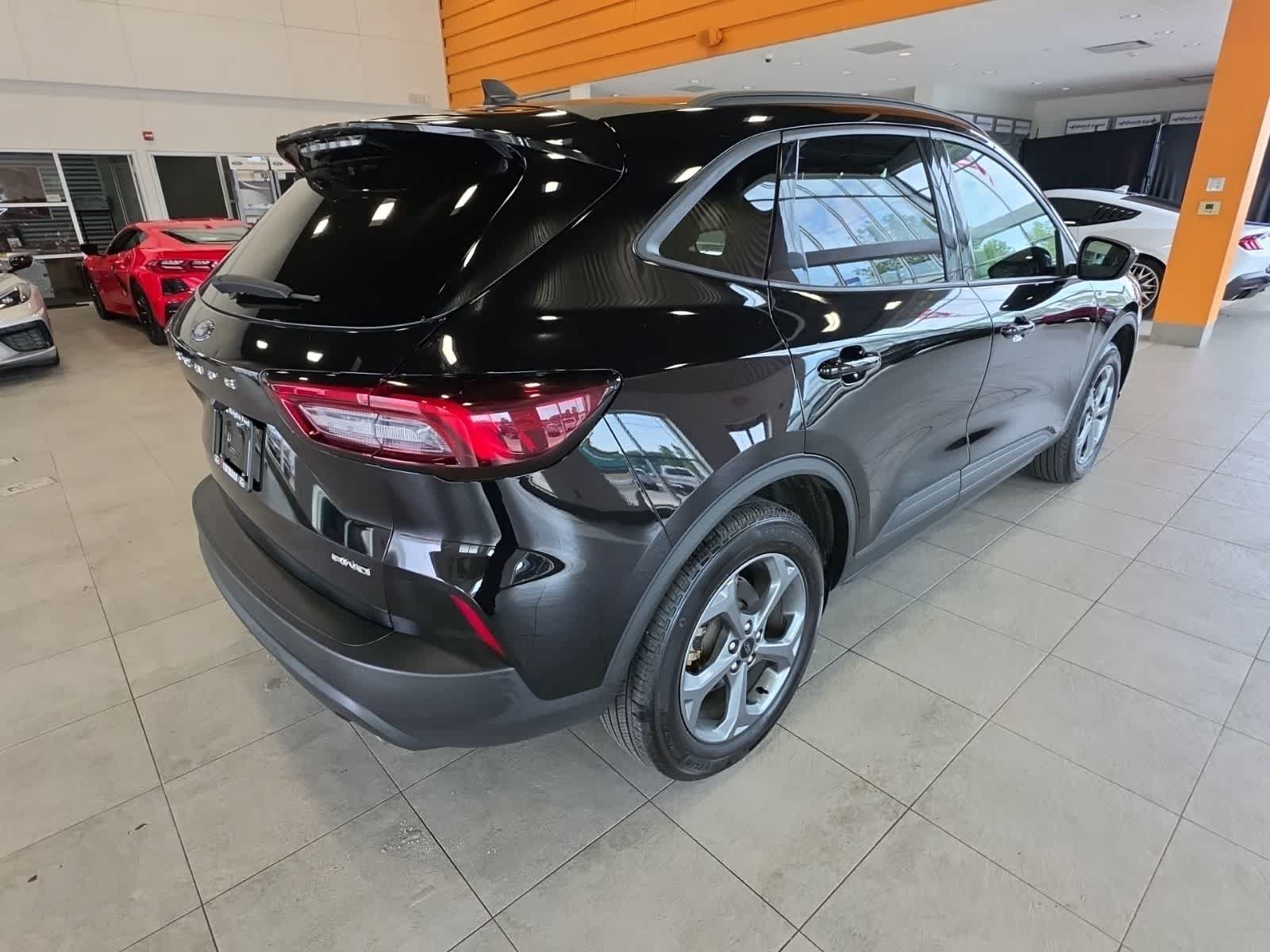 Used 2025 Ford Escape ST-Line Select AWD/4WD image 8