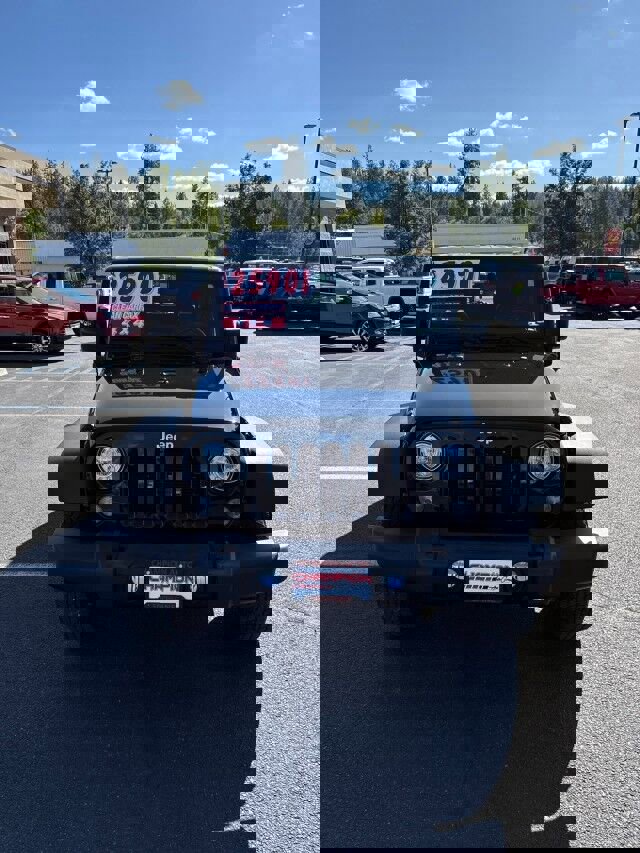 Used 2018 Jeep Wrangler Rubicon w/ Power Convenience Group image 3