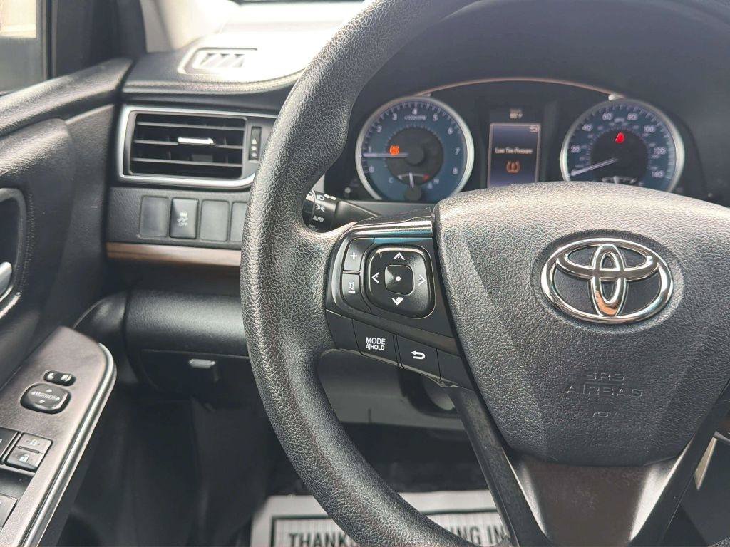 Used 2016 Toyota Camry LE FWD image 19