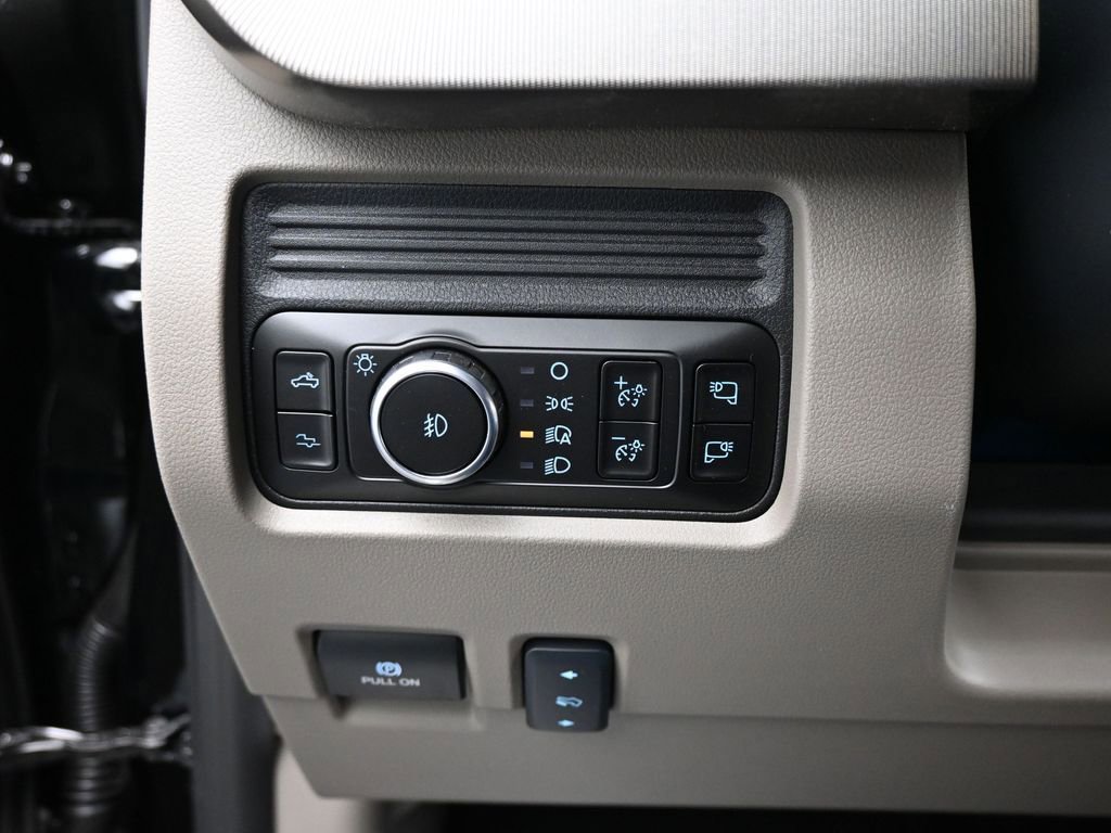 New 2026 Ford F250 4x4 Crew Cab Super Duty image 14