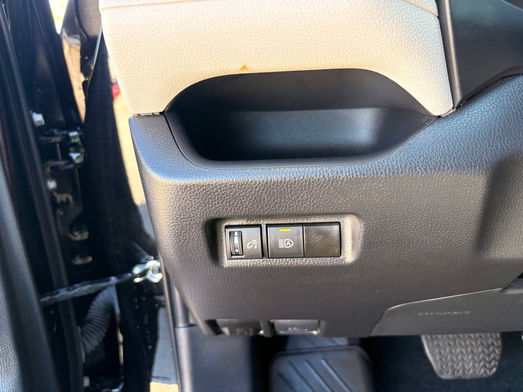 Used 2025 Toyota RAV4 XLE AWD/4WD image 25
