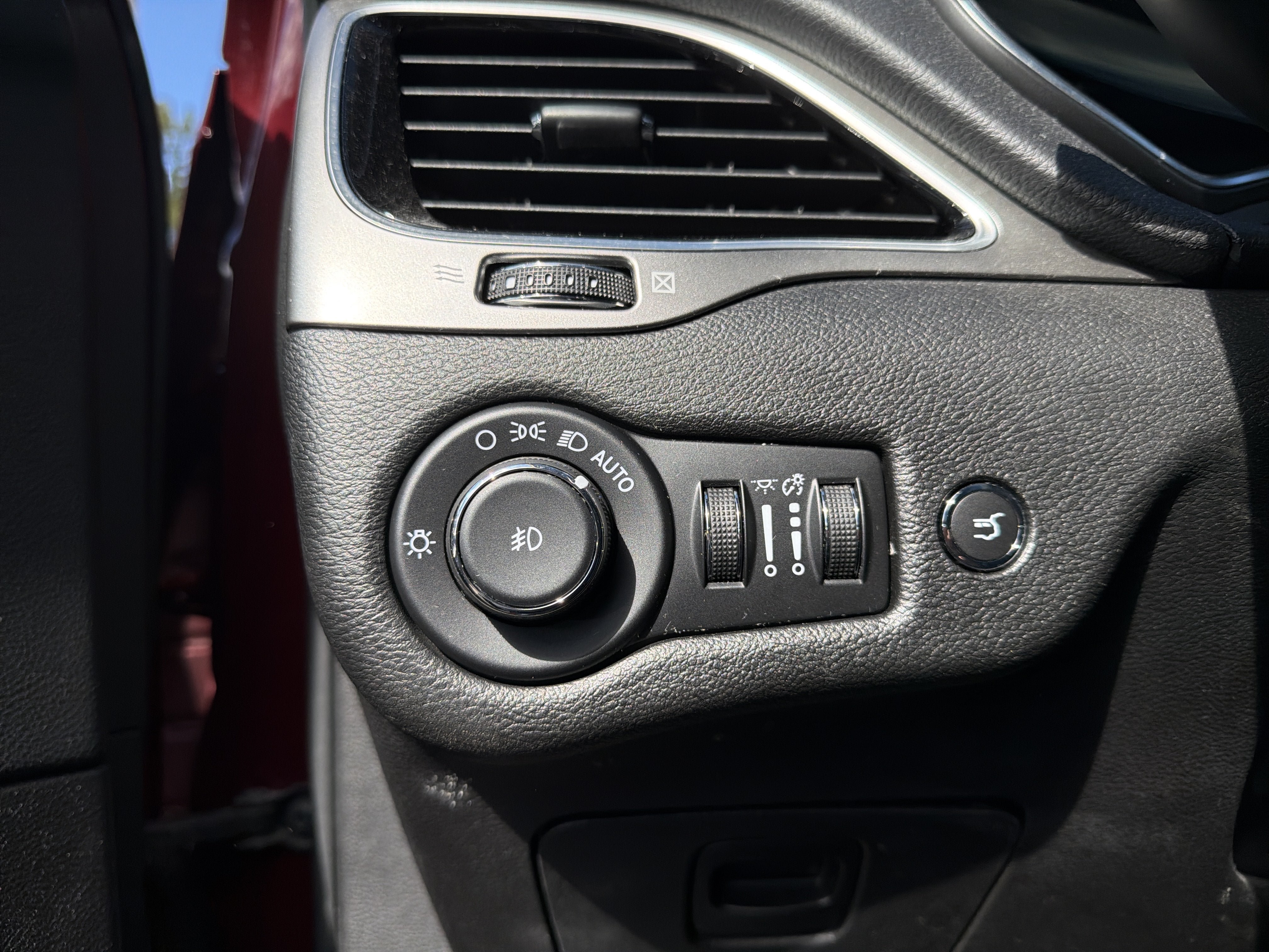 Used 2021 Jeep Cherokee High Altitude AWD/4WD image 15