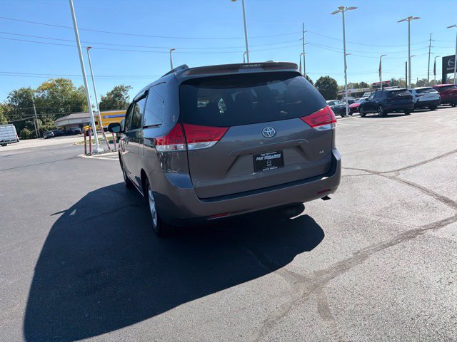 Used 2014 Toyota Sienna LE FWD image 13