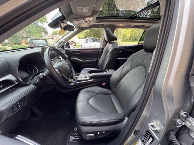 Used 2020 Toyota Highlander Platinum AWD/4WD image 32