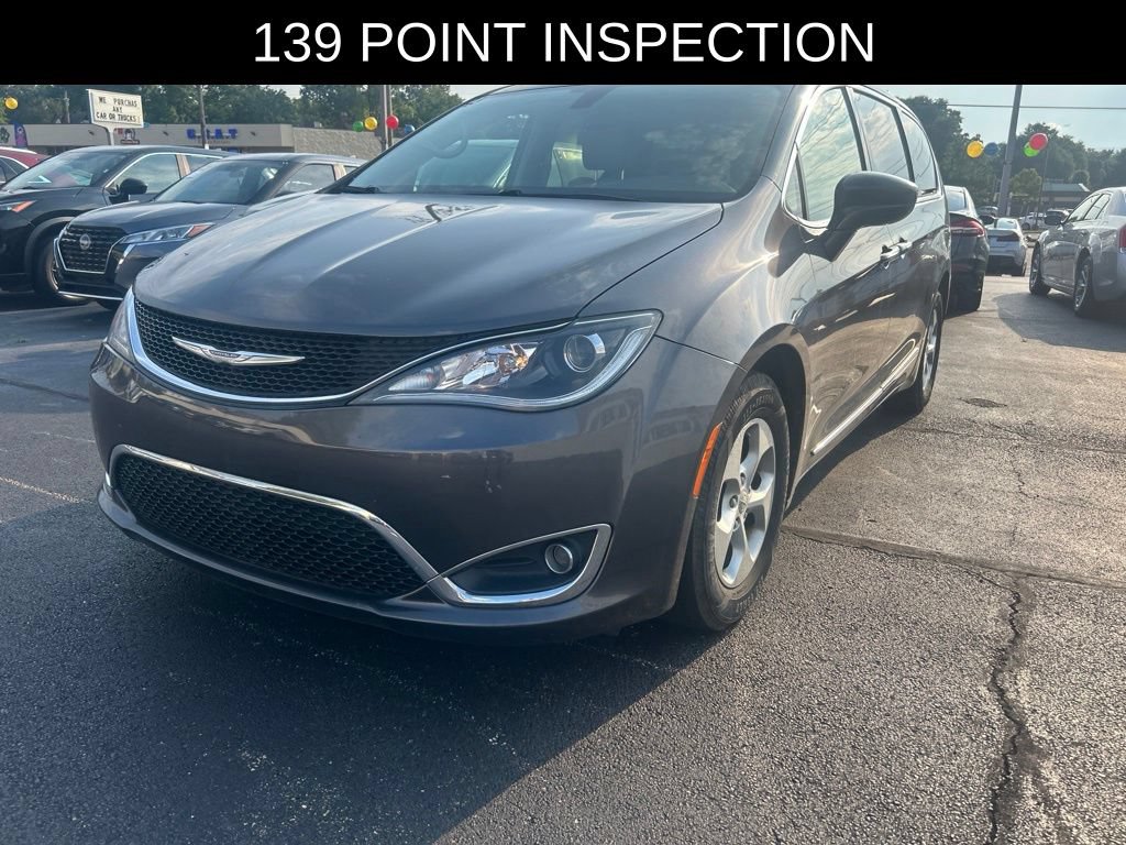 Used 2017 Chrysler Pacifica Touring-L Plus FWD image 2