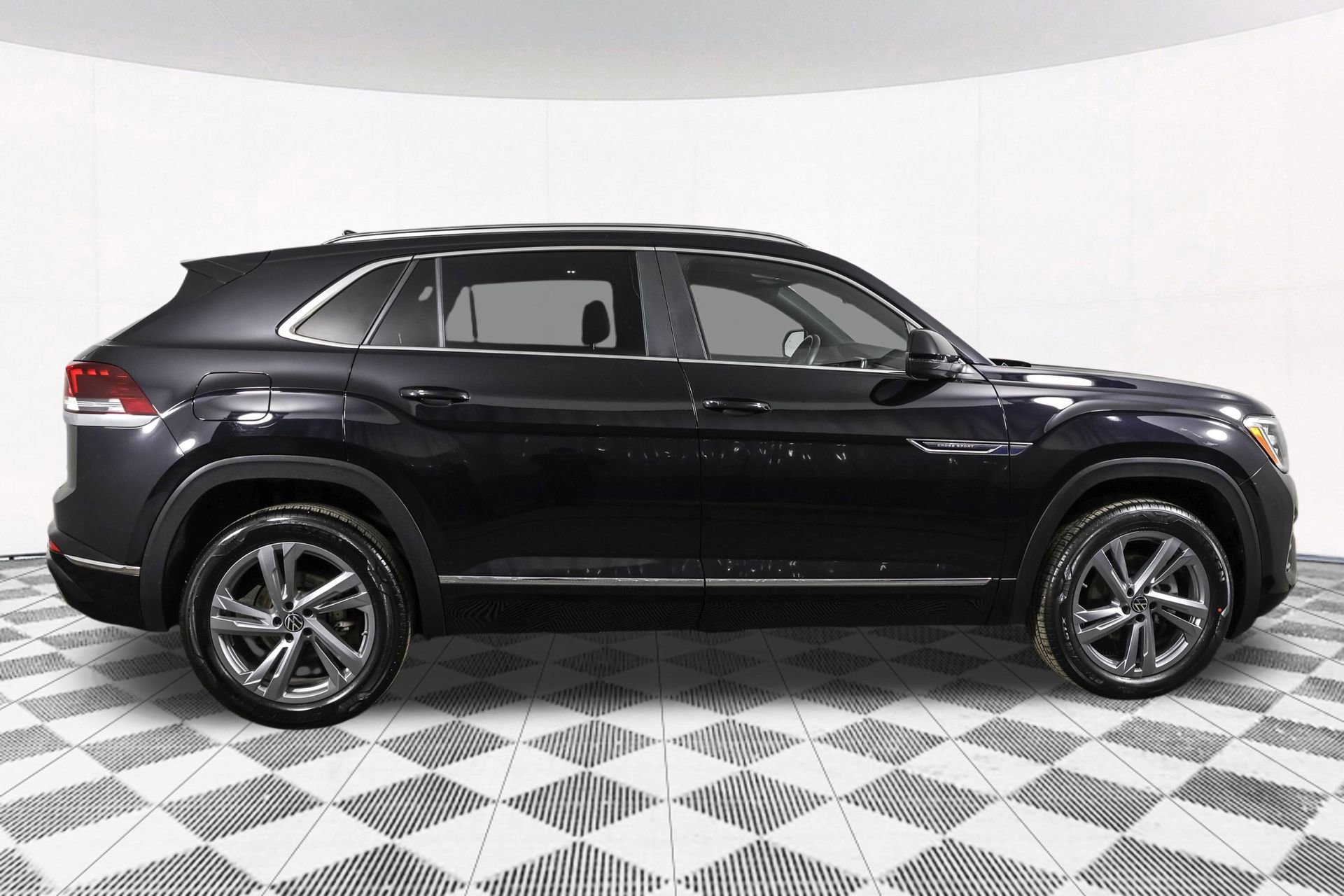 Used 2024 Volkswagen Atlas Cross Sport SEL R-Line image 13