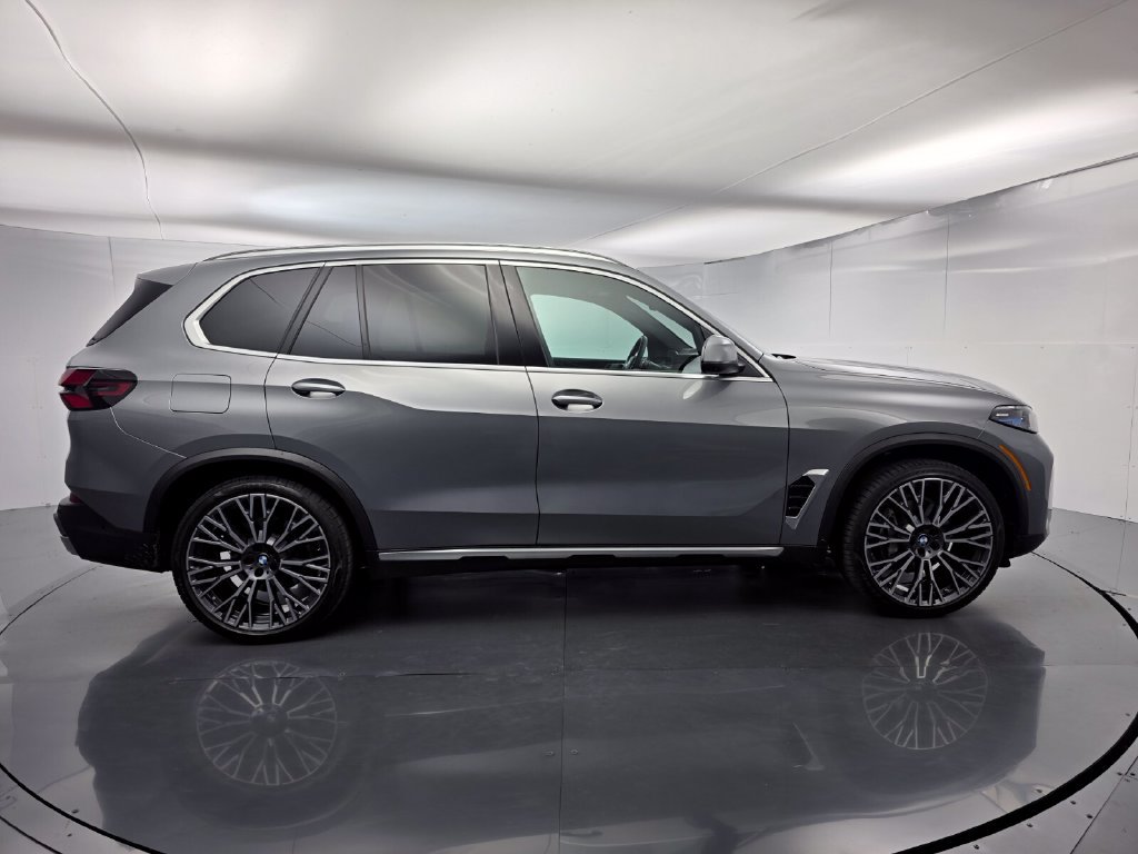 Certified 2024 BMW X5 sDrive40i w/ Premium Package RWD image 3