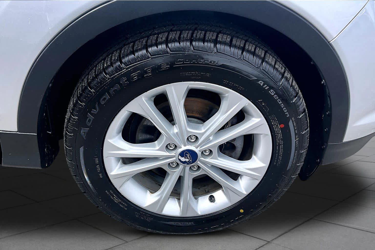 Used 2017 Ford Escape SE w/ SE Cold Weather Package image 11