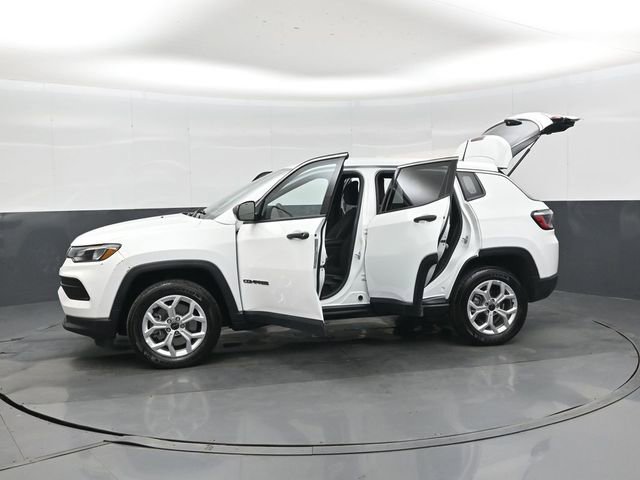 Used 2025 Jeep Compass Sport image 49