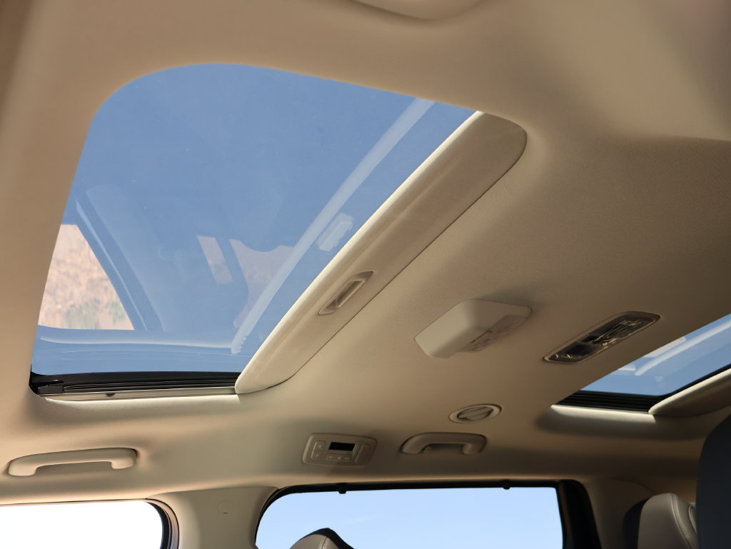 New 2027 Kia Carnival SX w/ Dark Edition Package FWD image 45