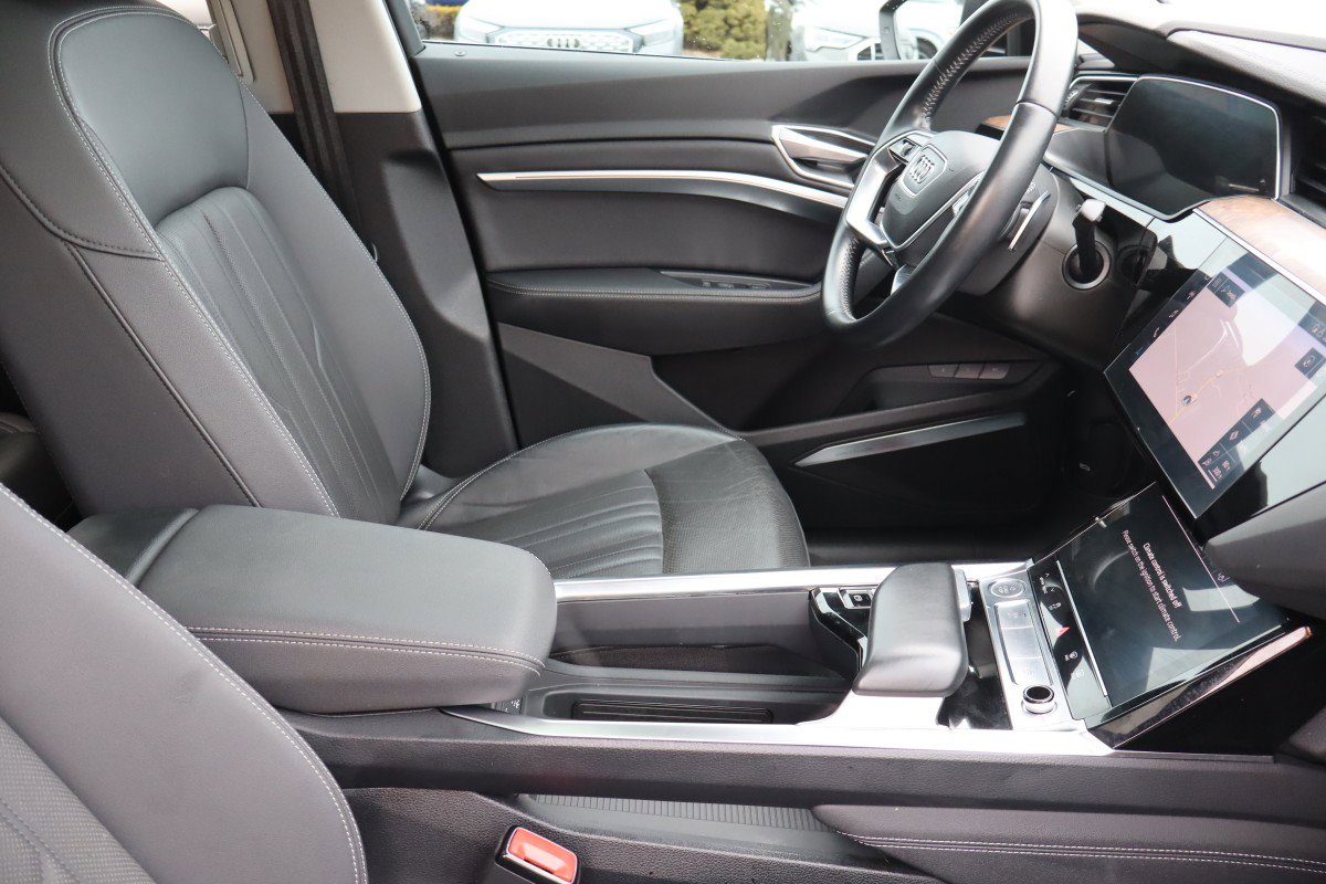 Used 2020 Audi e-tron Premium Plus image 14