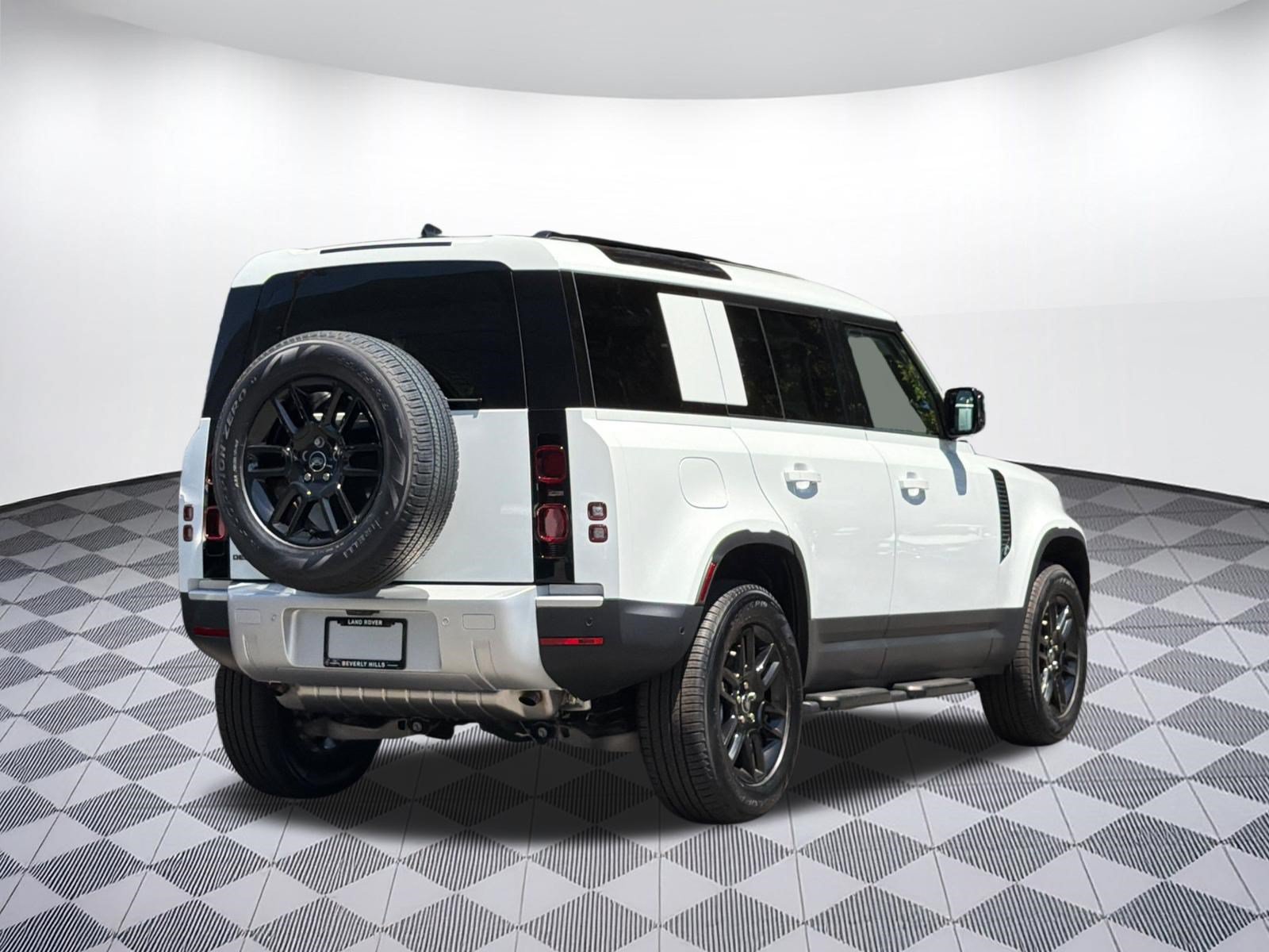 Used 2025 Land Rover Defender 110 S AWD/4WD image 9