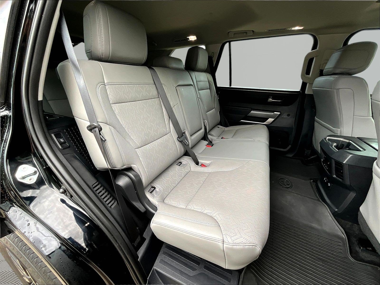 Used 2024 Toyota Sequoia SR5 w/ SR5 Premium Package AWD/4WD image 25