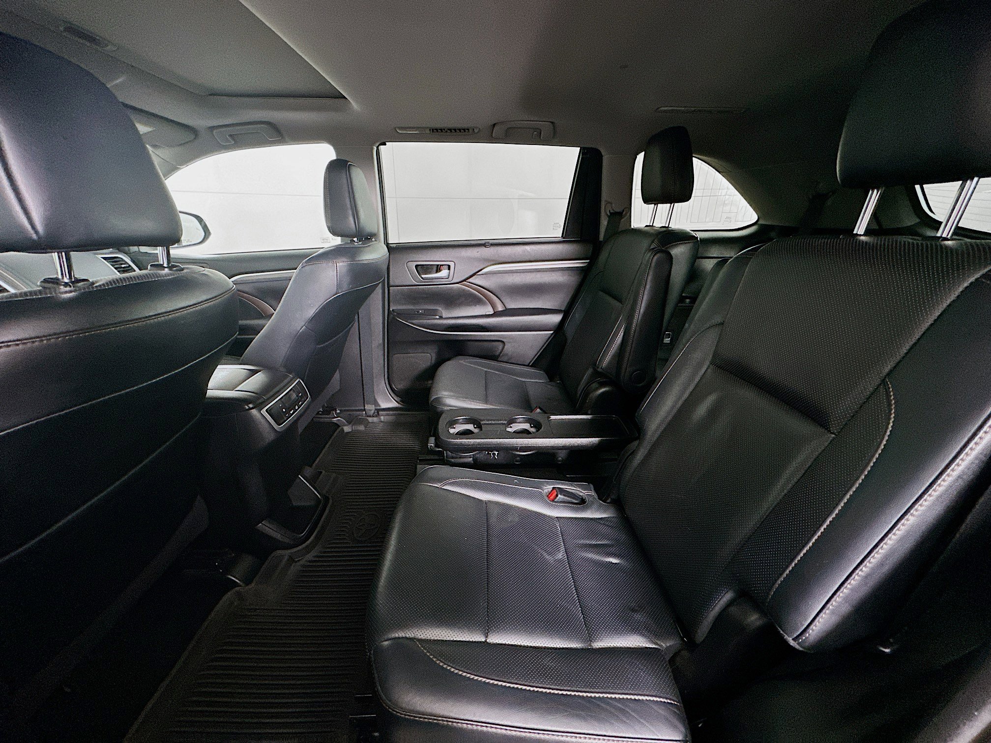 Used 2017 Toyota Highlander Limited image 28