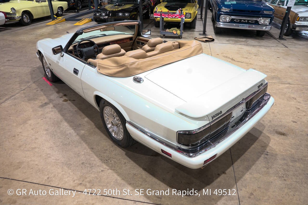 Used 1995 Jaguar XJS V12 Convertible RWD image 16