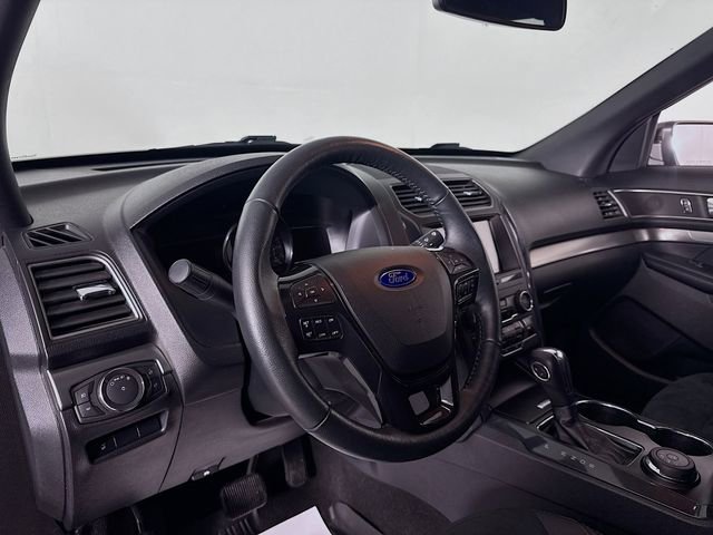 Certified 2019 Ford Explorer XLT w/ Equipment Group 202A image 9