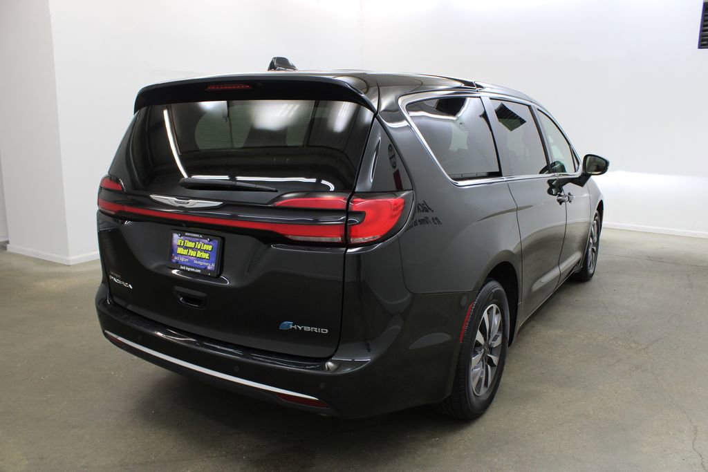 Used 2023 Chrysler Pacifica Touring-L FWD image 5