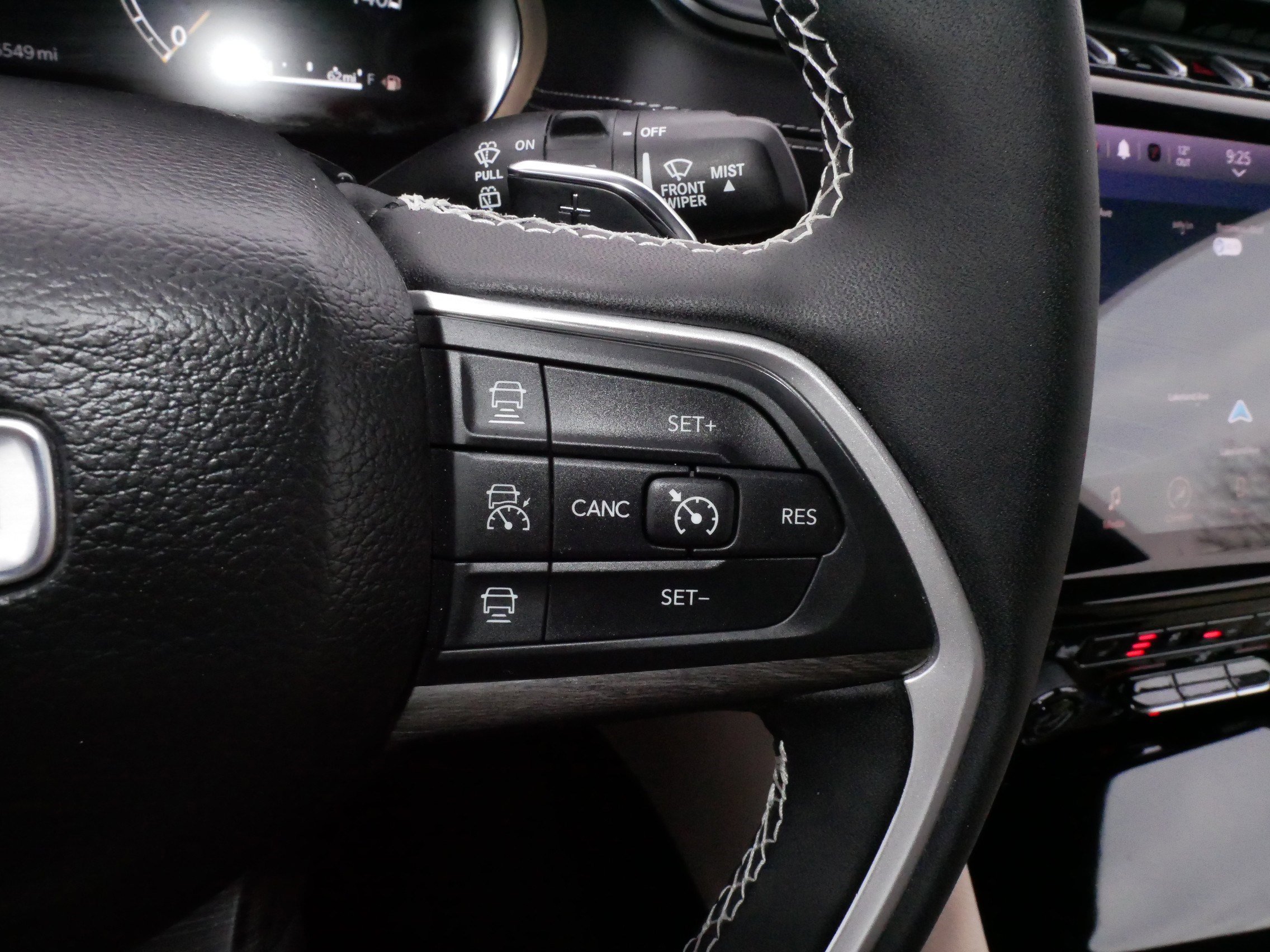 Used 2025 Jeep Grand Cherokee Limited w/ Luxury Tech Group II image 25