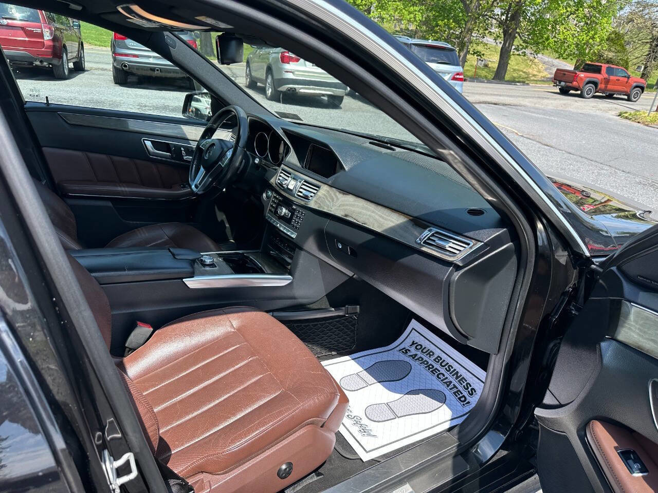 Used 2014 Mercedes-Benz E 550 4MATIC Sedan image 37