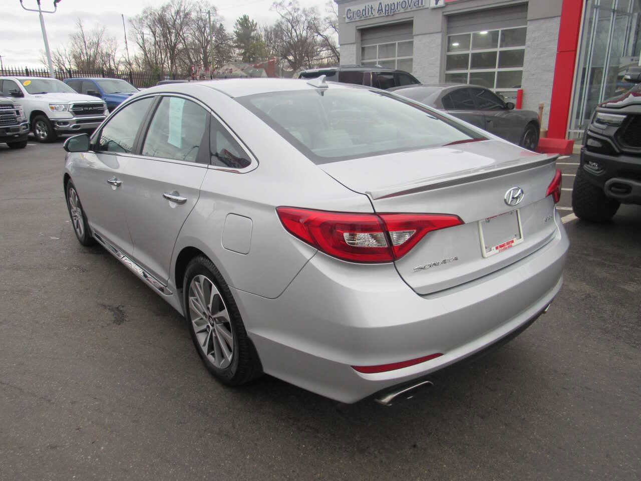 Used 2015 Hyundai Sonata Sport w/ Option Group 03 image 7
