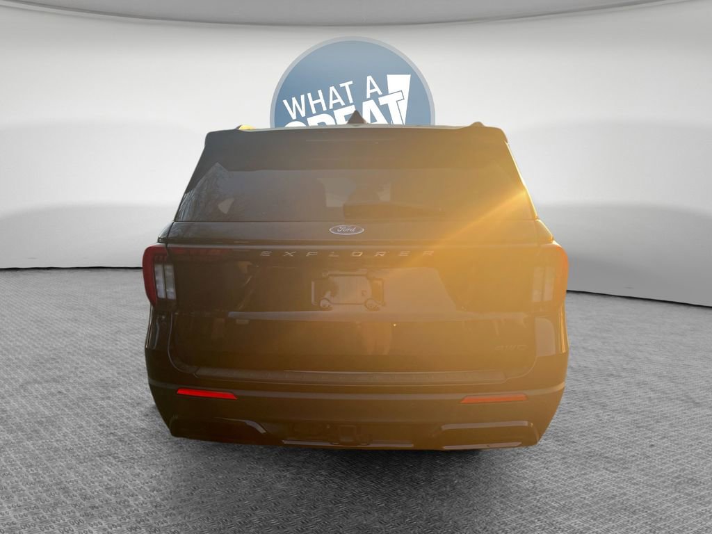 Used 2025 Ford Explorer ST-Line w/ ST-Line Street Pack AWD/4WD image 5