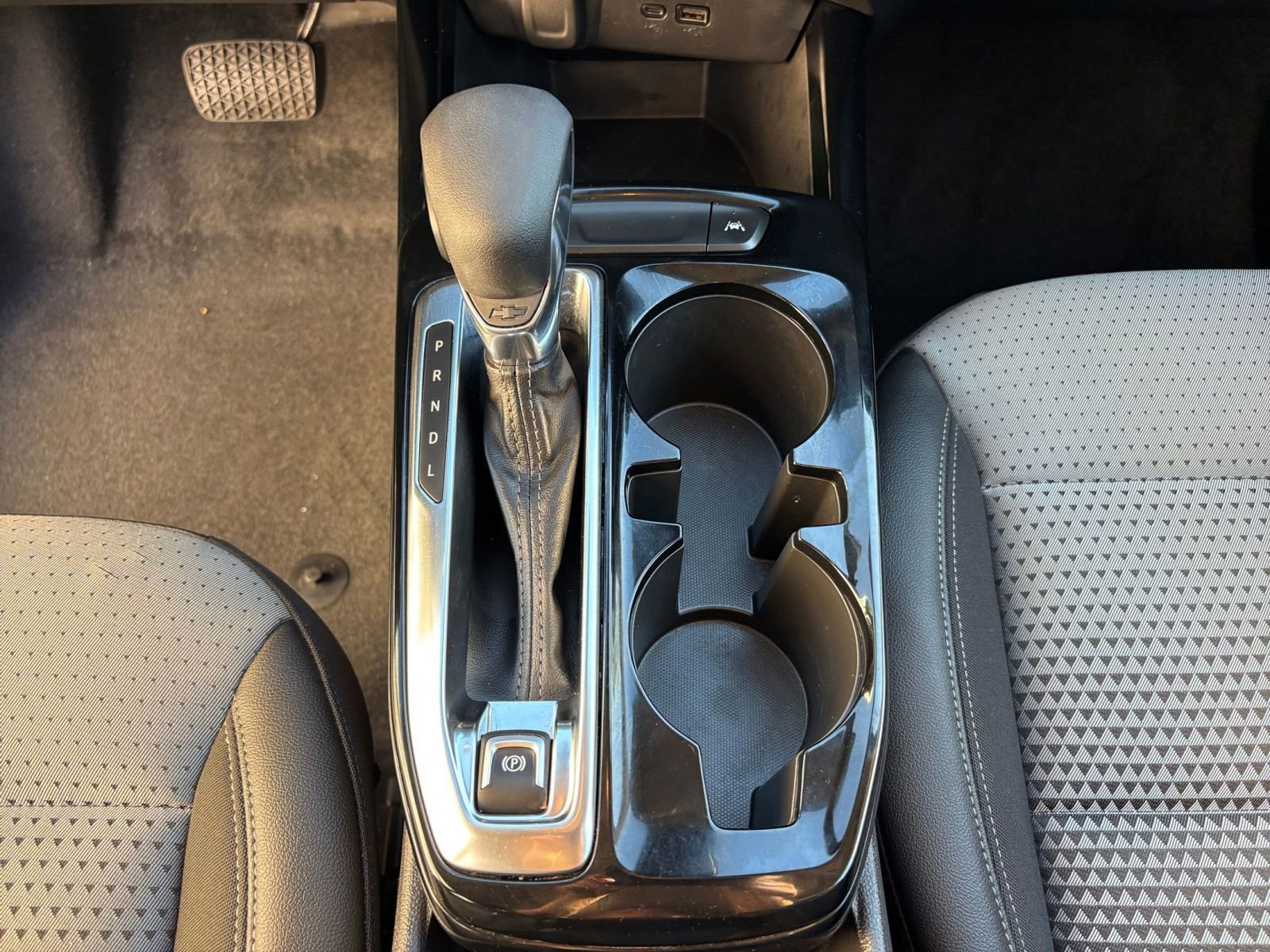 Used 2025 Chevrolet Trax LT w/ LT Convenience Package image 41