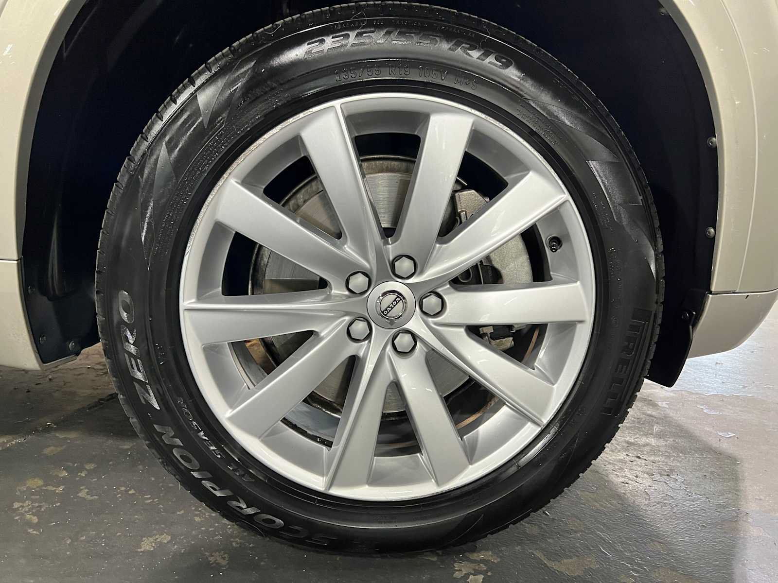Used 2016 Volvo XC90 T6 Momentum w/ Momentum Plus Package AWD/4WD image 9