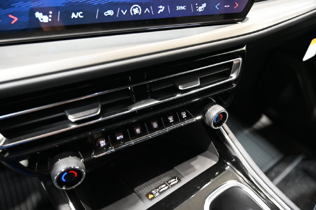 New 2027 Chevrolet Traverse LT w/ Driver Confidence Package FWD image 19