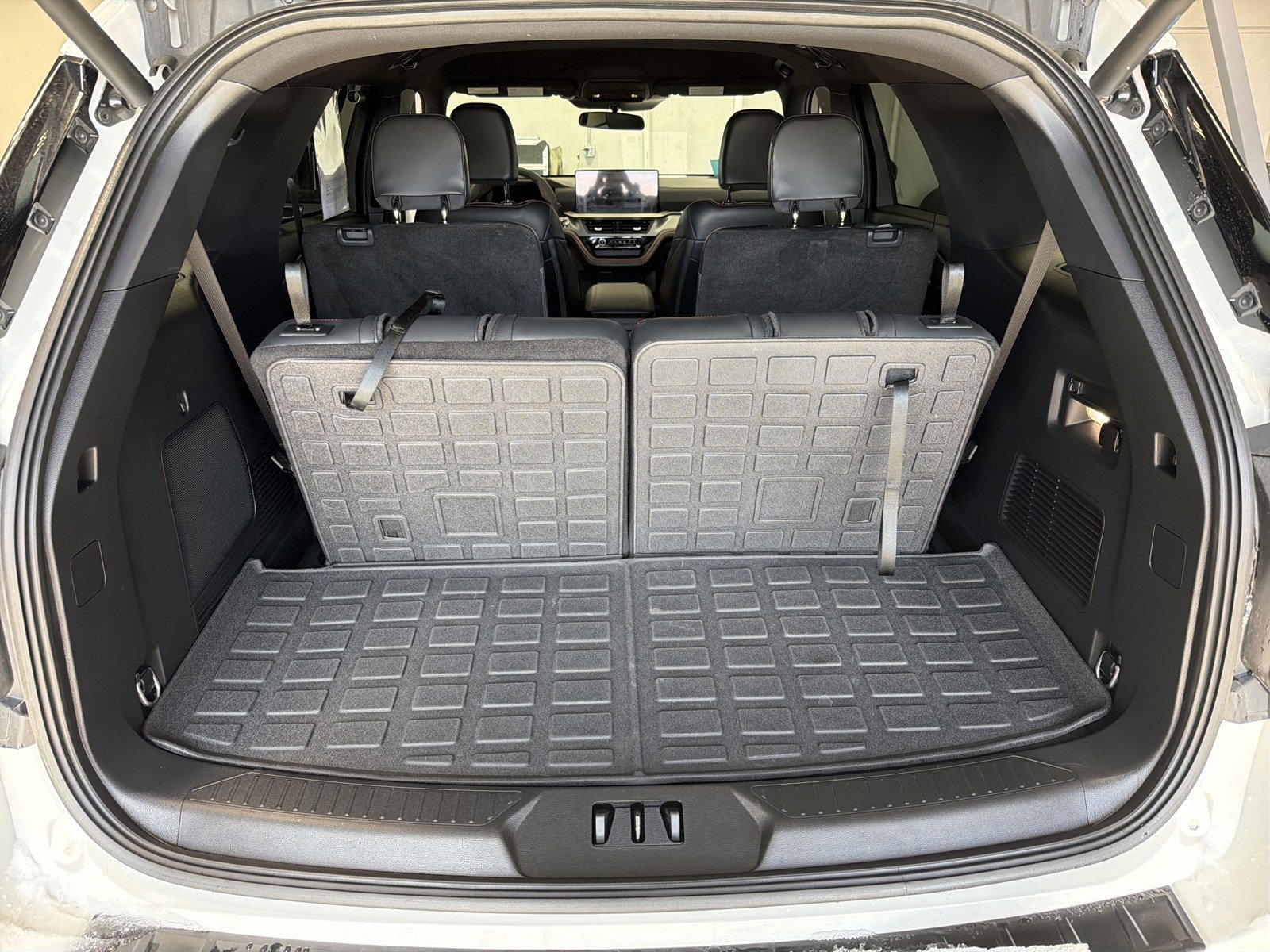 Used 2025 Ford Explorer ST-Line image 18
