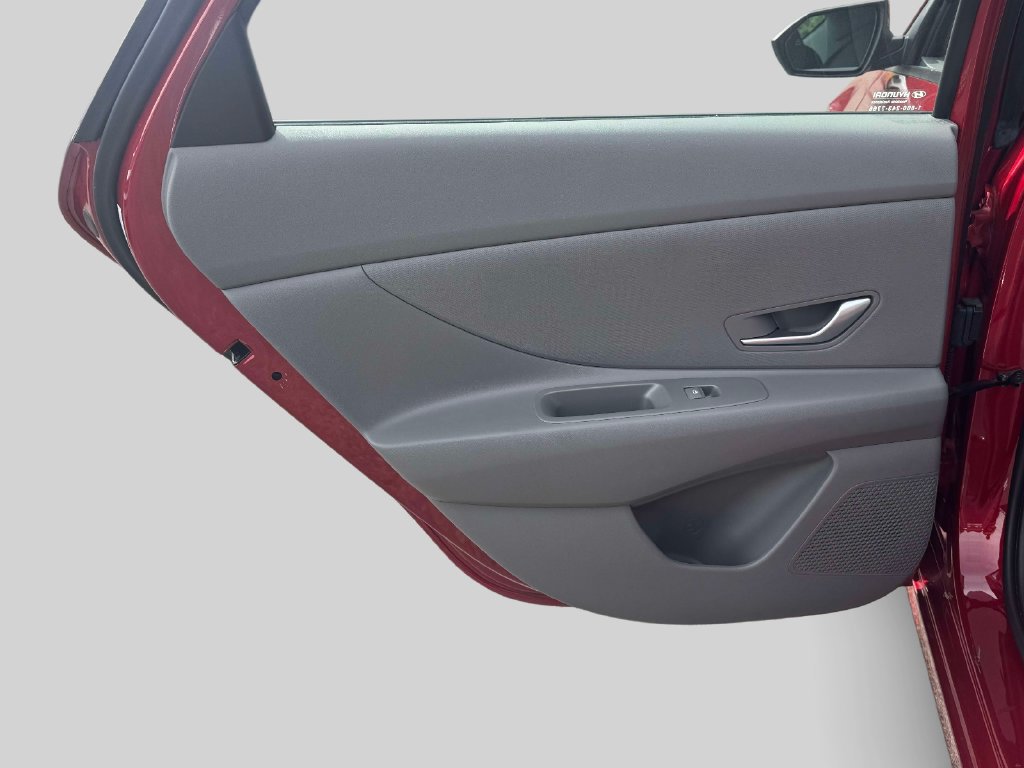 Used 2023 Hyundai Elantra SE w/ Cargo Package FWD image 10