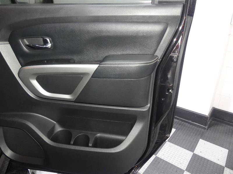 Used 2018 Nissan Titan PRO-4X AWD/4WD image 25
