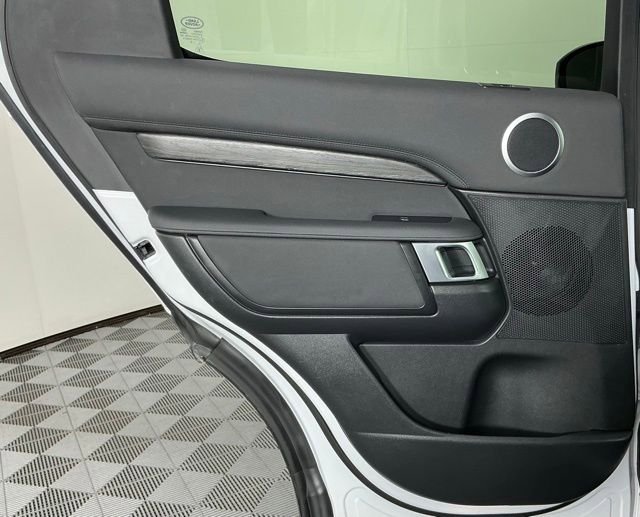 Used 2020 Land Rover Discovery HSE AWD/4WD image 19