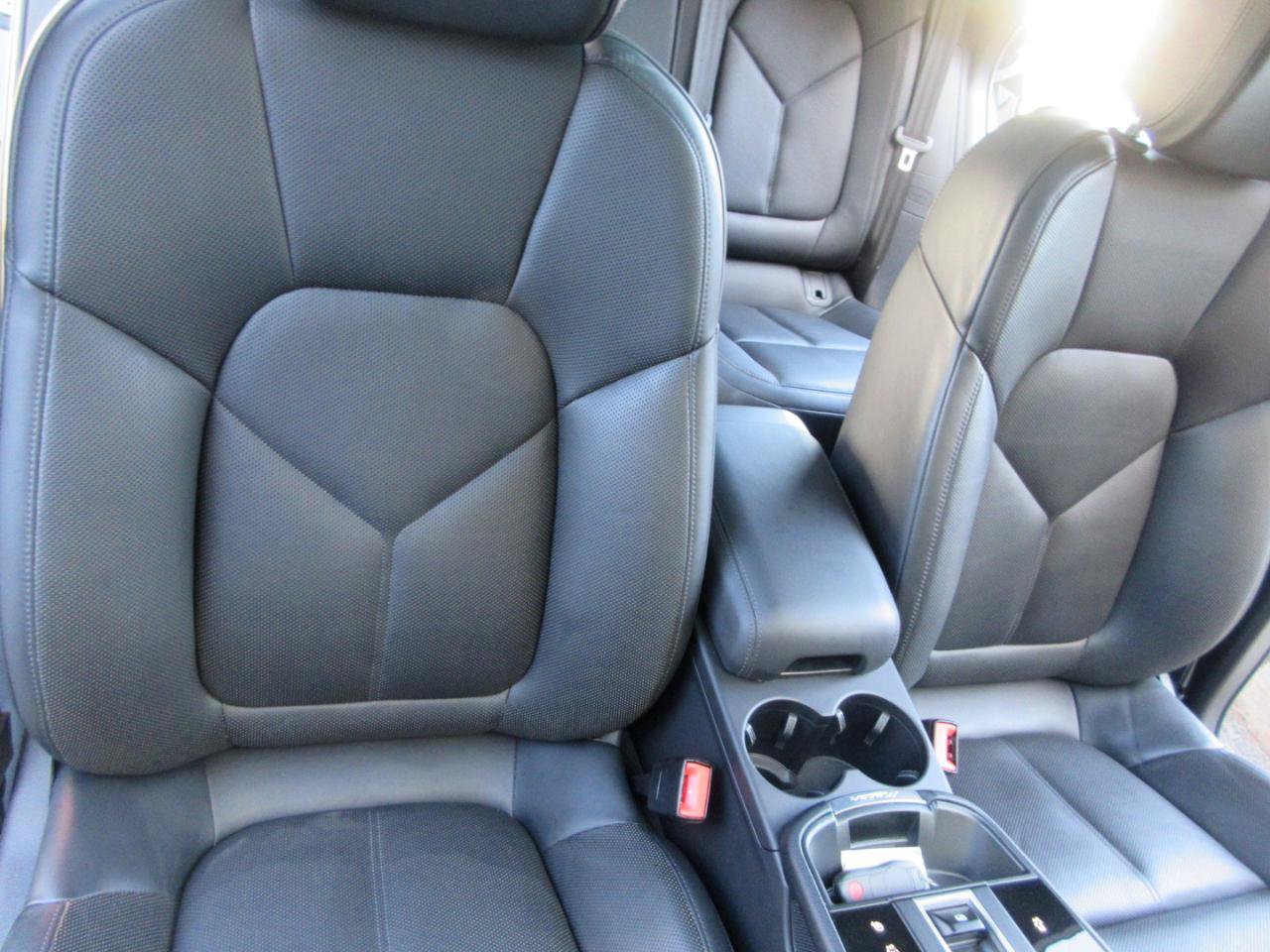 Used 2025 Porsche Macan w/ Premium Package Plus AWD/4WD image 33