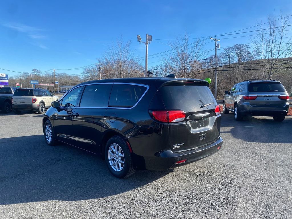 Used 2020 Chrysler Voyager LX image 8