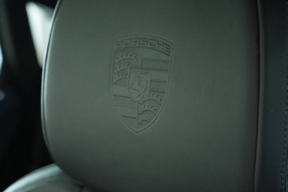 Certified 2025 Porsche Macan AWD/4WD image 35