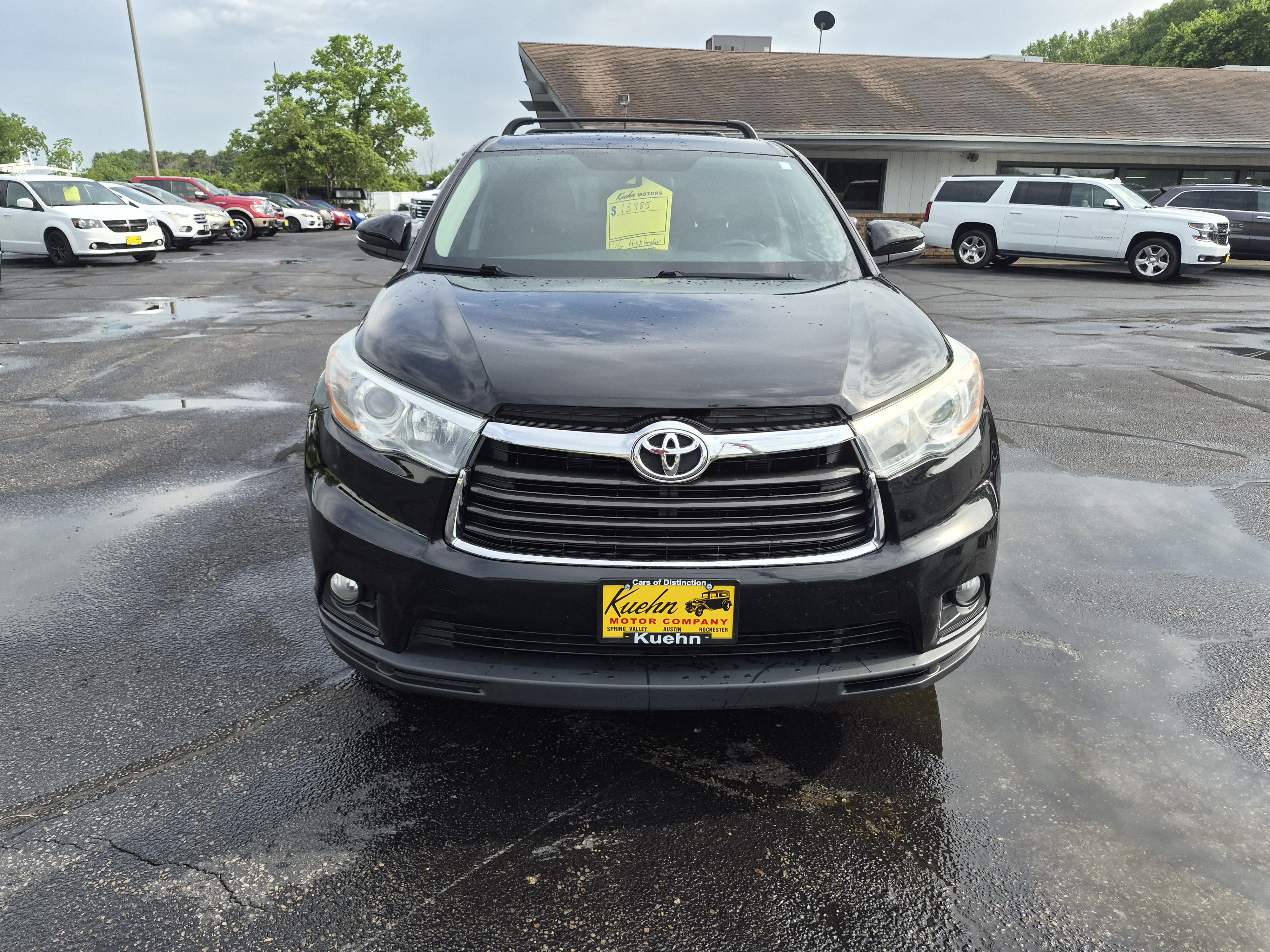 Used 2016 Toyota Highlander Plus AWD/4WD image 3