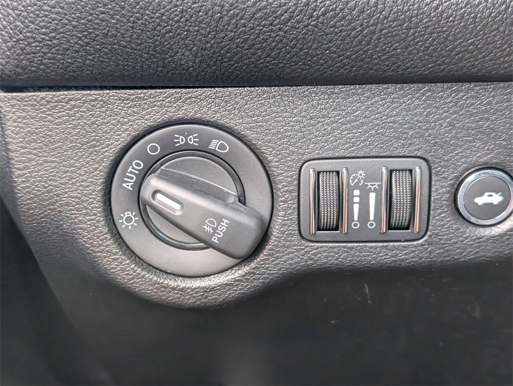 Used 2019 Dodge Challenger SXT w/ Blacktop Package image 27