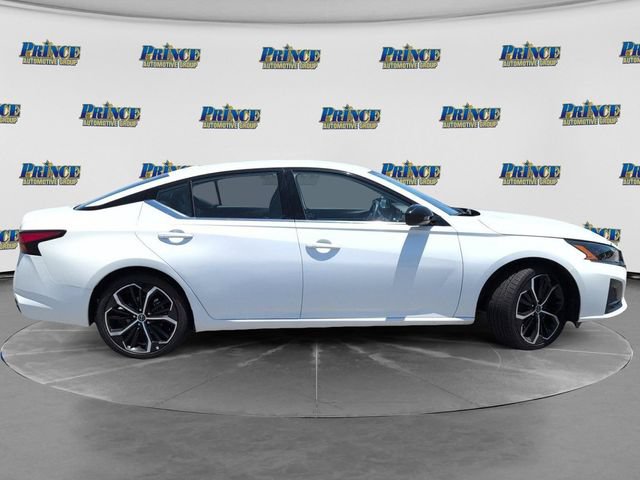Used 2025 Nissan Altima 2.5 SR FWD image 4
