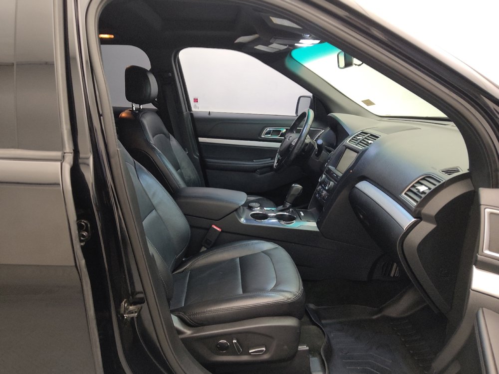 Used 2016 Ford Explorer XLT w/ Equipment Group 202A AWD/4WD image 21