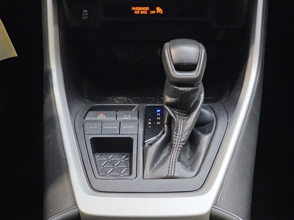 Used 2021 Toyota RAV4 LE image 21