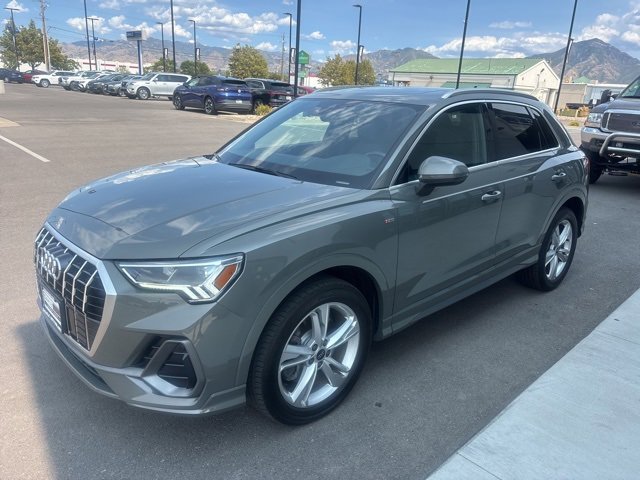 Used 2023 Audi Q3 2.0T Premium image 3