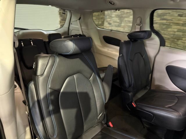 Used 2021 Chrysler Pacifica Touring-L image 32