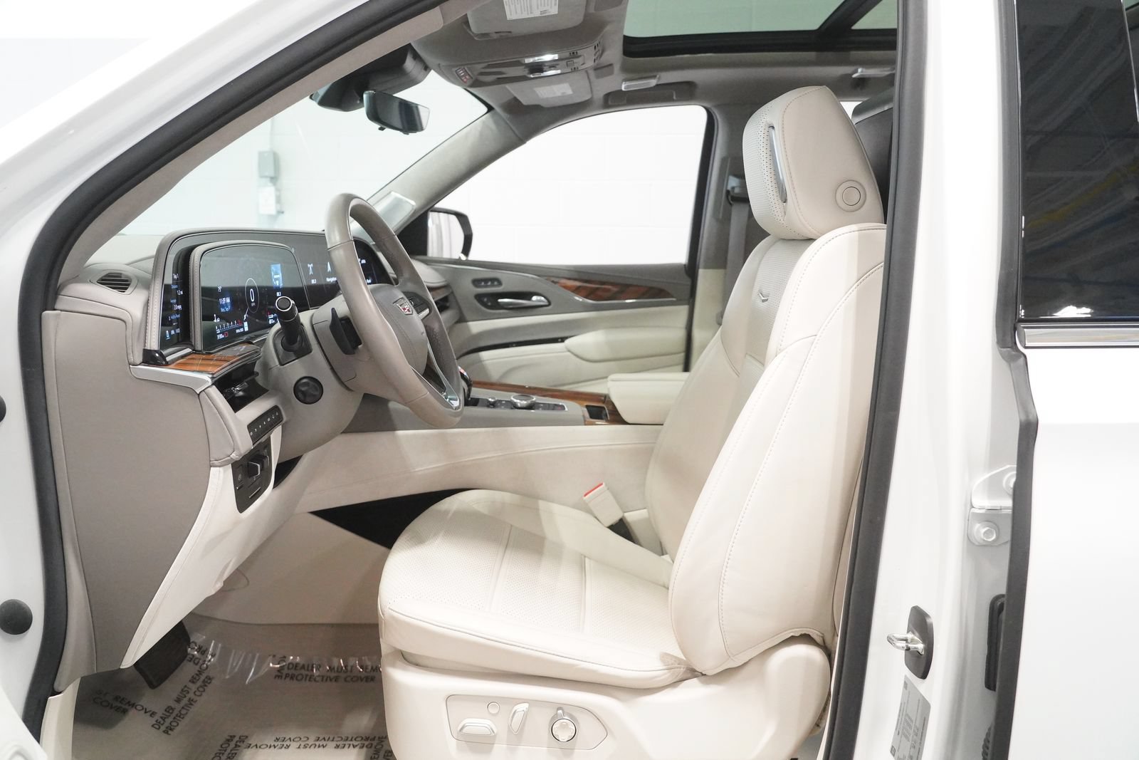 Used 2021 Cadillac Escalade Premium Luxury Platinum w/ Heavy-Duty Trailer Package AWD/4WD image 11