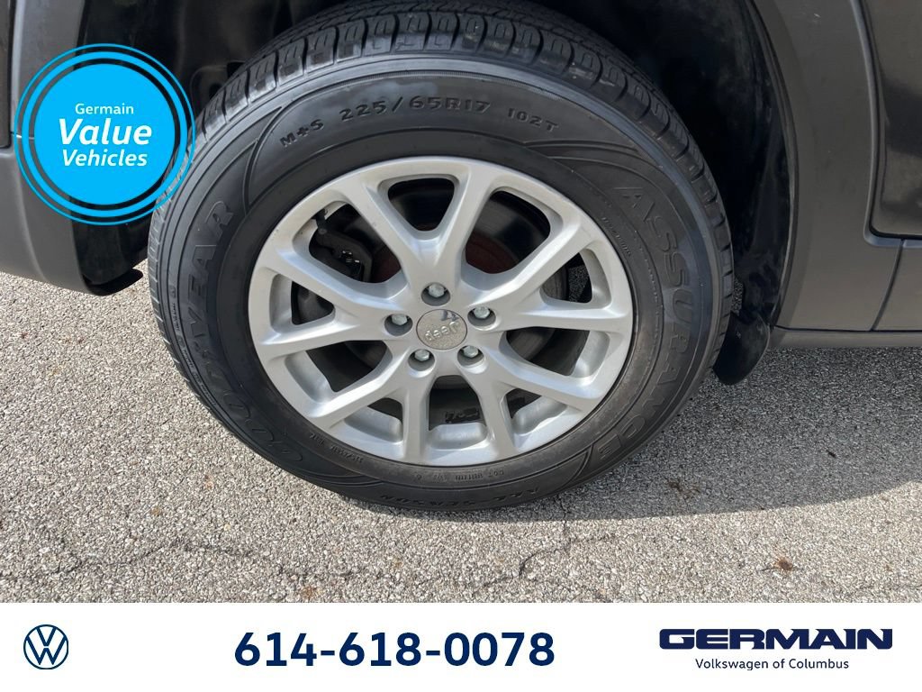 Used 2016 Jeep Cherokee Latitude w/ Cold Weather Group AWD/4WD image 16