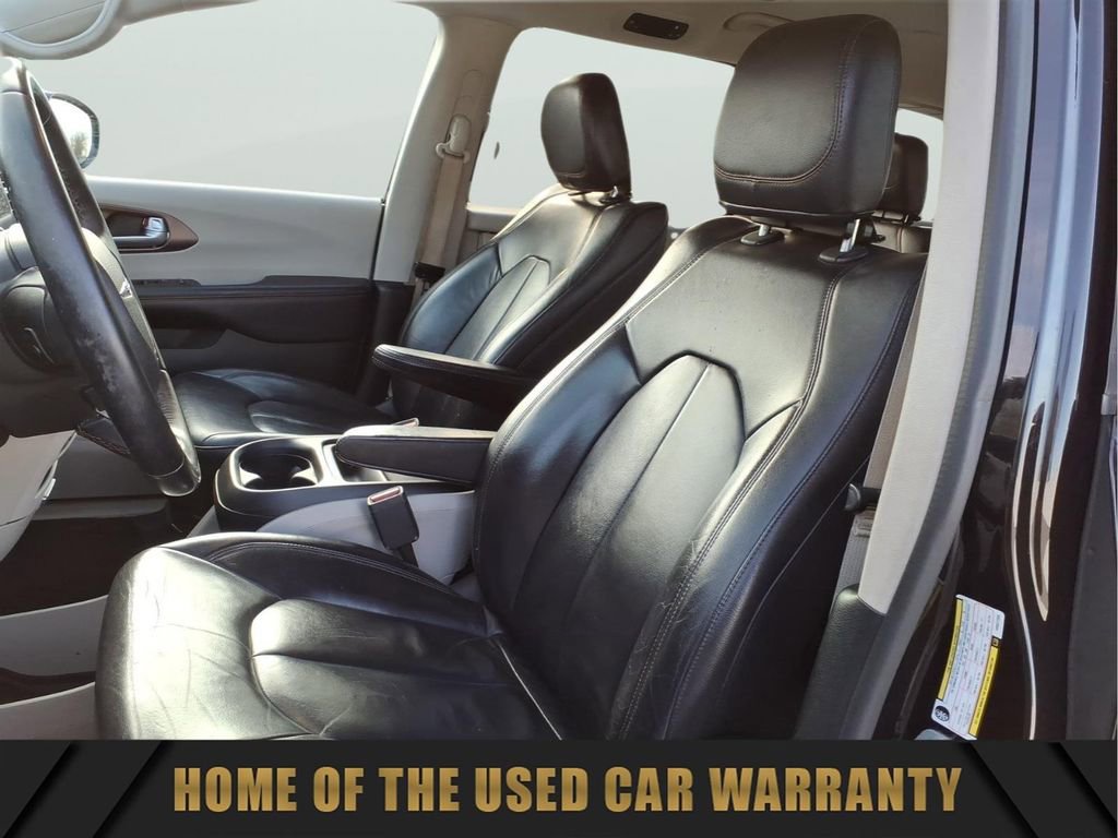Used 2017 Chrysler Pacifica Touring-L image 14