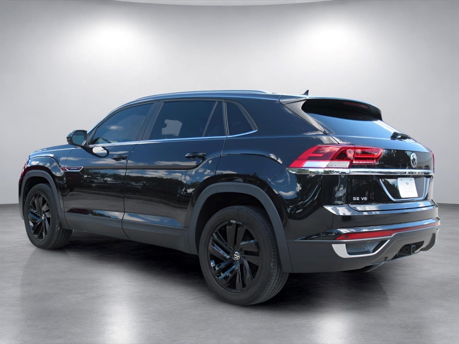 Used 2022 Volkswagen Atlas Cross Sport SE FWD image 4