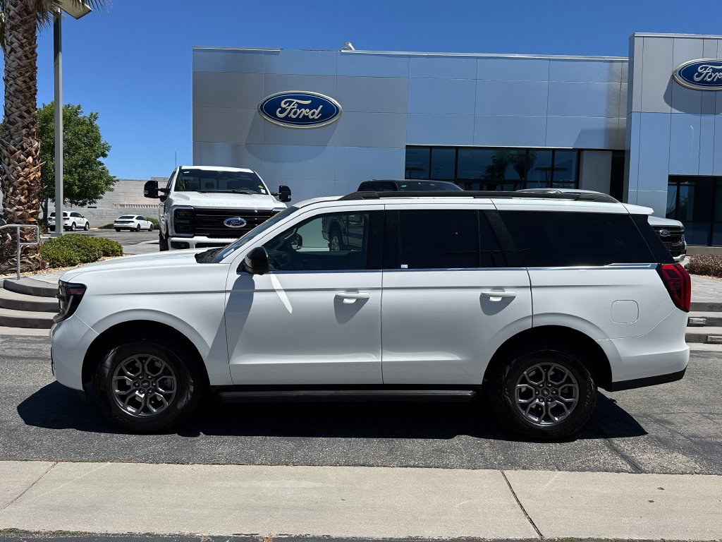 Used 2025 Ford Expedition Active RWD image 3