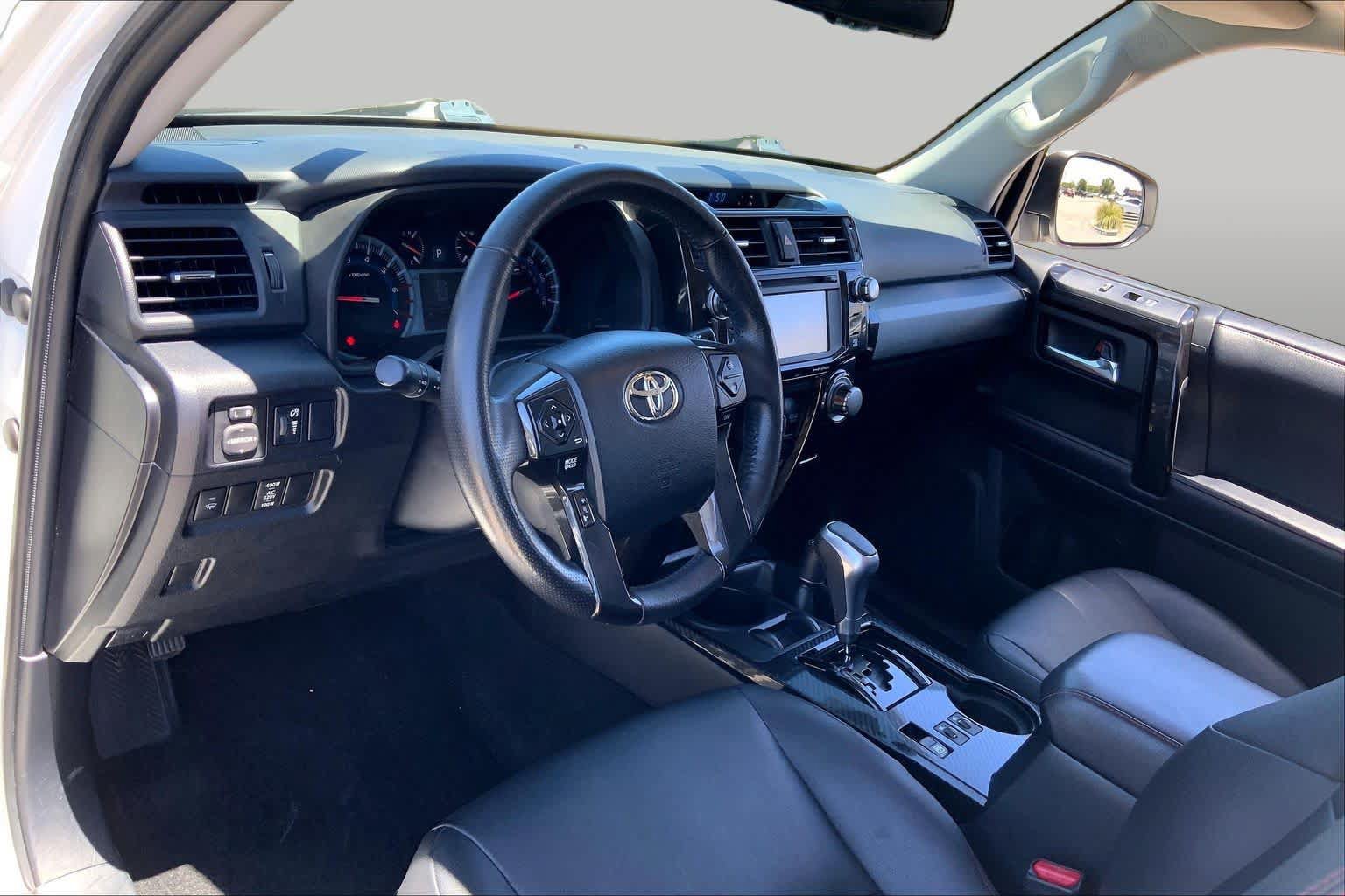Used 2019 Toyota 4Runner SR5 AWD/4WD image 17
